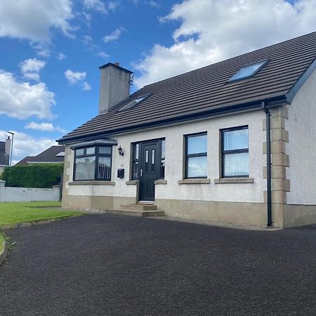 Holiday Home In Ballycastle - Fainne Na Cairde Exteriör bild