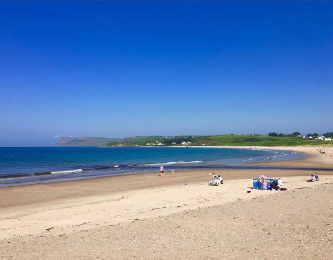 Holiday Home In Ballycastle - Fainne Na Cairde Exteriör bild