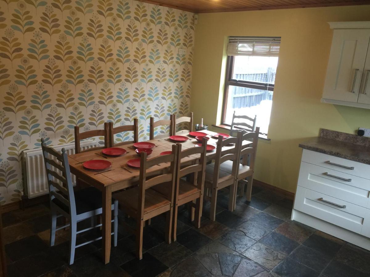Holiday Home In Ballycastle - Fainne Na Cairde Exteriör bild