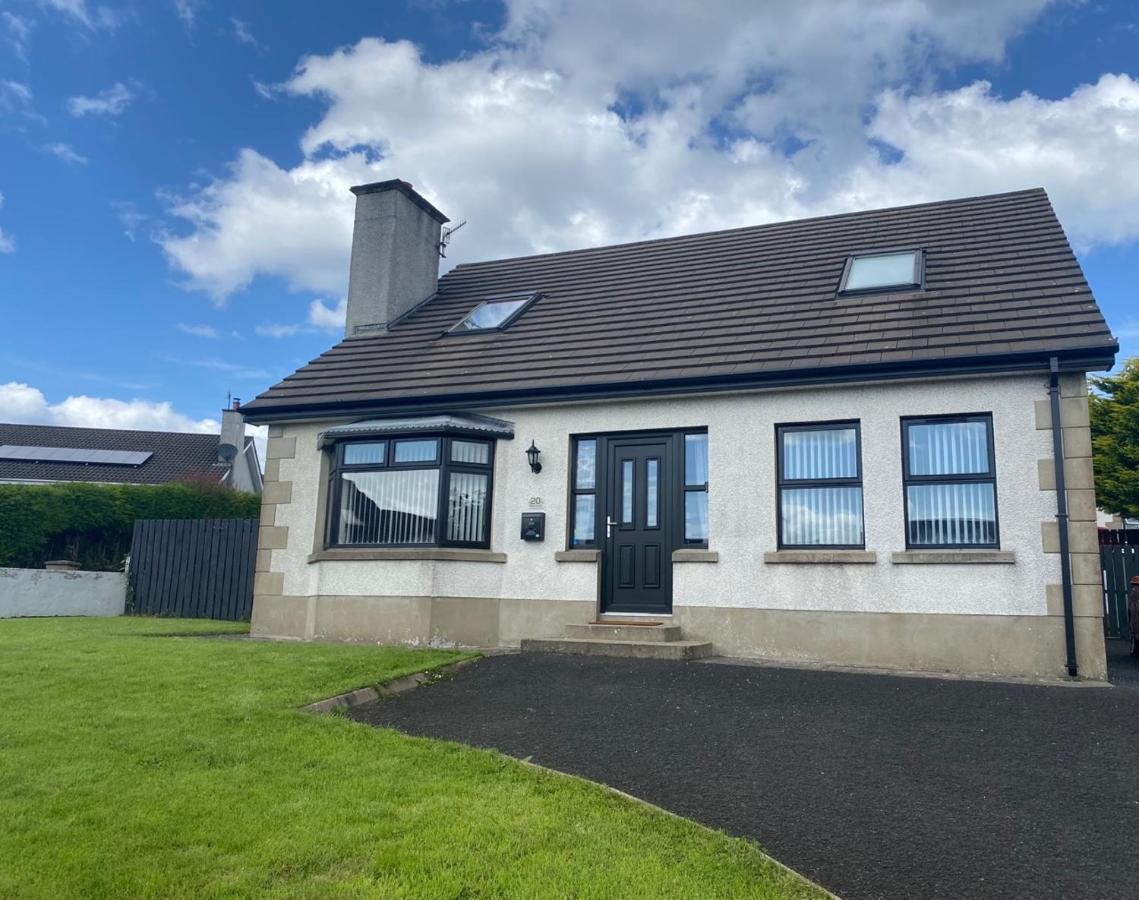 Holiday Home In Ballycastle - Fainne Na Cairde Exteriör bild